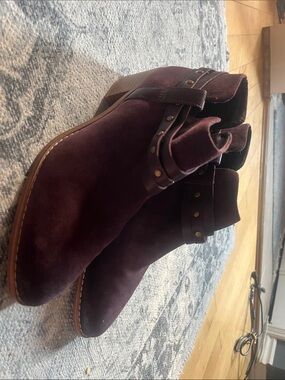 CLARKS Suede Chelsea Boots in Burgundy